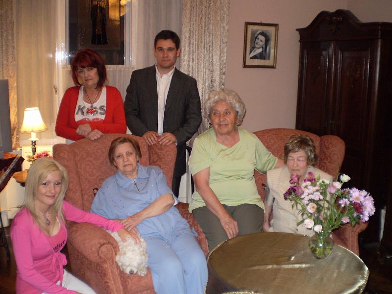 bp_2 072.JPG - Family in Budapest (left-right): Christina Perusko, Andrea Négyessy, Irmus néni, Sári néni and Évi. I'm at the back.
